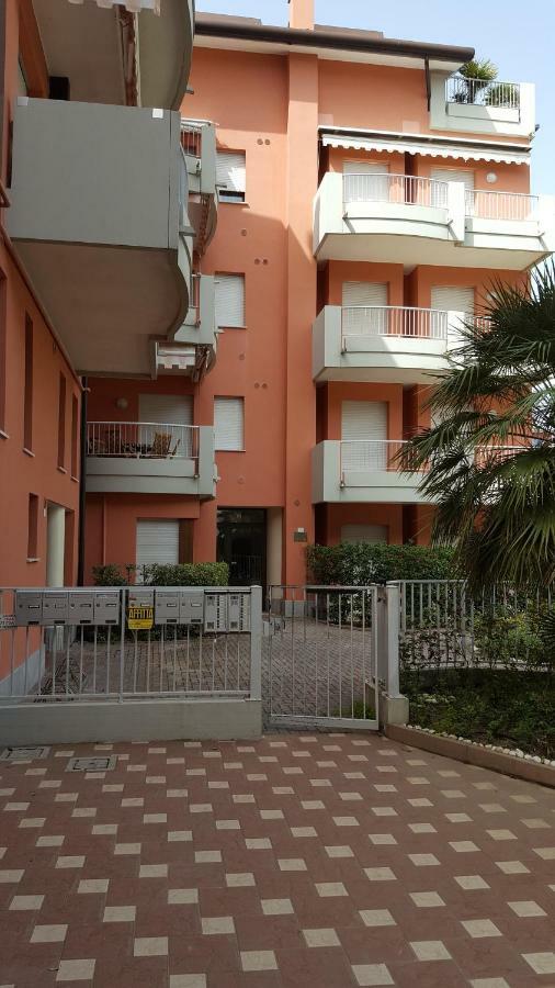 Residence Ipanema - Walterigato Apartments Solo Per Famiglie Lido di Jesolo Bagian luar foto